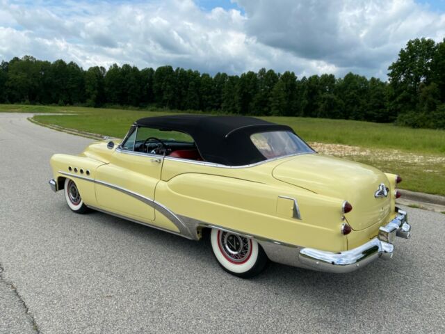 Buick Roadmaster 1953 image number 1