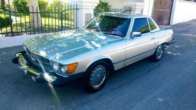 Mercedes-Benz SL-Class 1979 image number 1