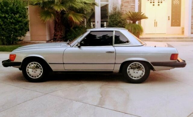 Mercedes-Benz SL-Class 1979 image number 25