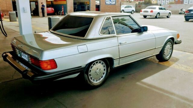 Mercedes-Benz SL-Class 1979 image number 28