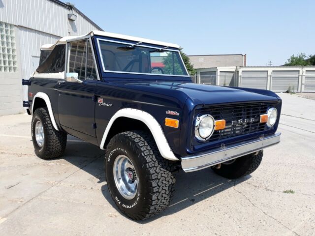 Ford Bronco 1975 image number 1