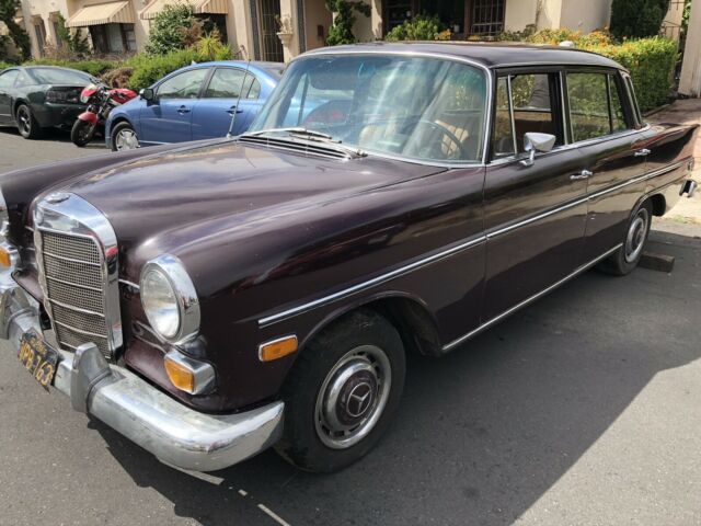 Mercedes-Benz 200 1965 image number 2