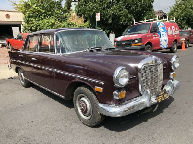 Mercedes-Benz 200 1965 image number 24