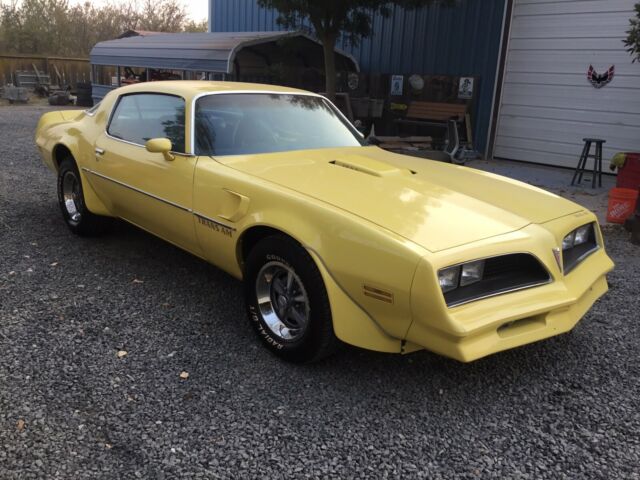 Pontiac Firebird Trans Am 1977 image number 2