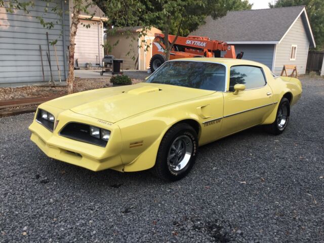 Pontiac Firebird Trans Am 1977 image number 28