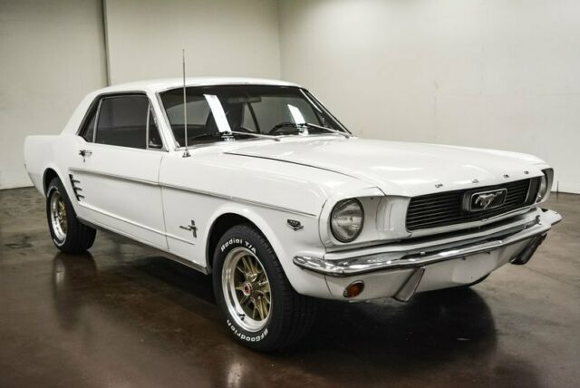 Ford Mustang 1966 image number 24