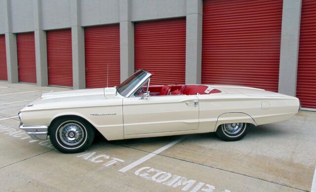 Ford Thunderbird 1964 image number 2