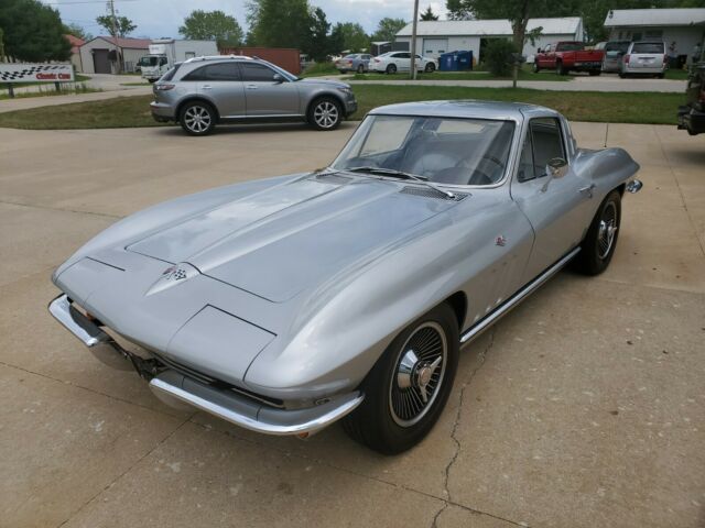 Chevrolet Corvette 1965 image number 0