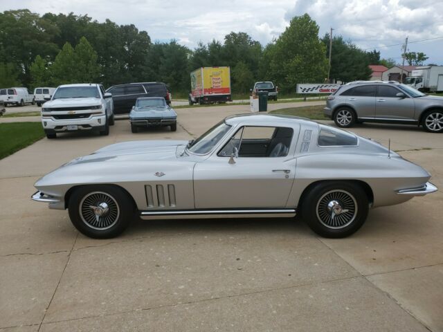 Chevrolet Corvette 1965 image number 10