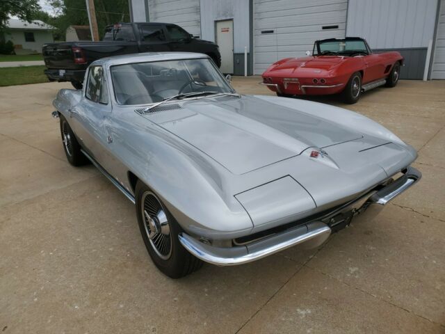 Chevrolet Corvette 1965 image number 2