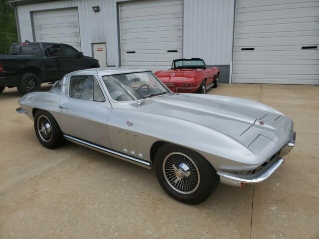 Chevrolet Corvette 1965 image number 3