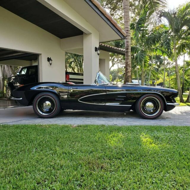 Chevrolet Corvette 1962 image number 0