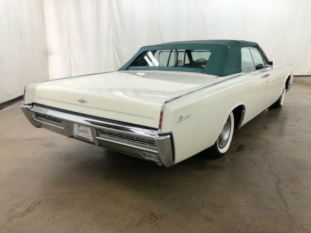 Lincoln Continental 1967 image number 31