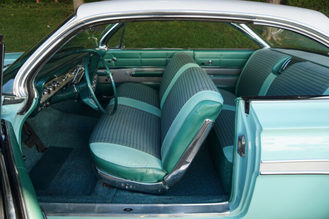 Chevrolet Impala 2 Door Hardtop Custom 1961 image number 41