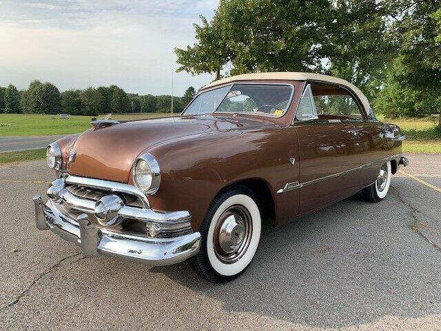 Ford Crown Victoria 1951 image number 22