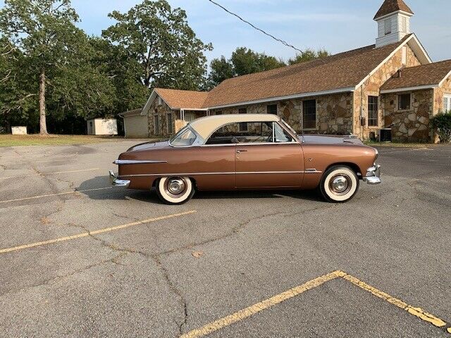 Ford Crown Victoria 1951 image number 25