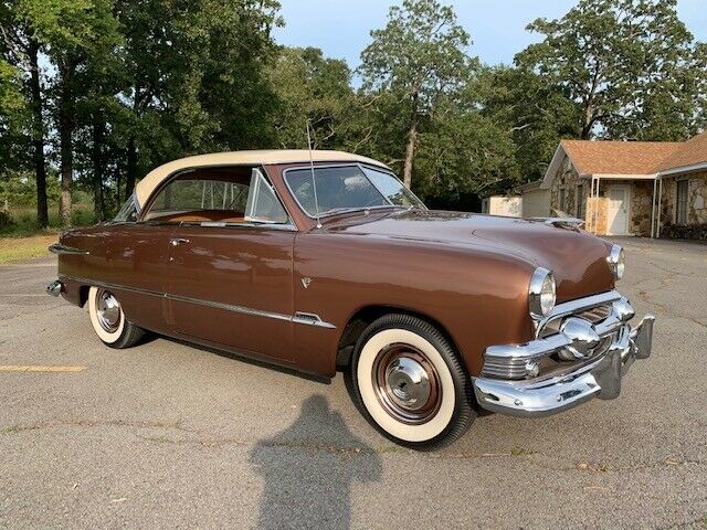 Ford Crown Victoria 1951 image number 26