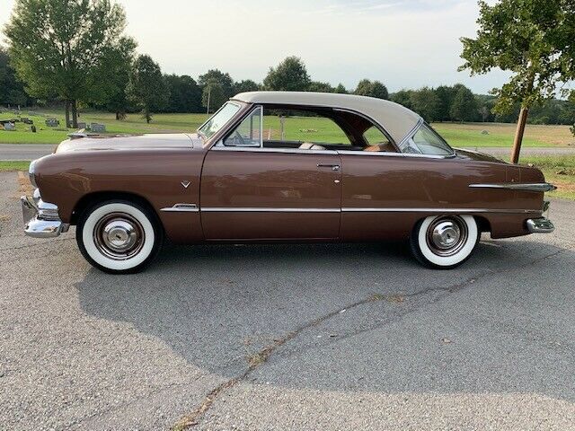 Ford Crown Victoria 1951 image number 27