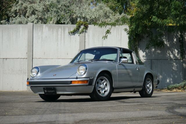 Porsche 911 1975 image number 0