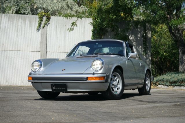 Porsche 911 1975 image number 1