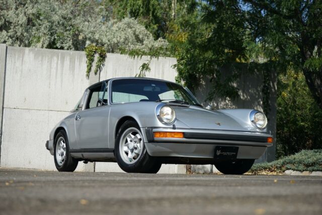 Porsche 911 1975 image number 23