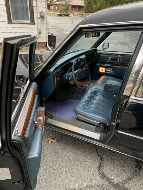 Cadillac Hearse 1978 image number 12