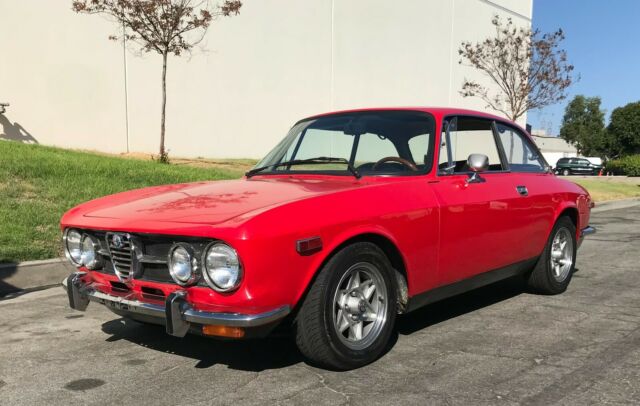 Alfa Romeo GTV 1971 image number 0