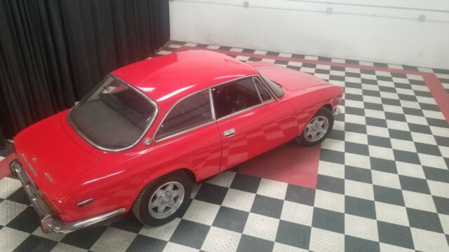 Alfa Romeo GTV 1971 image number 2