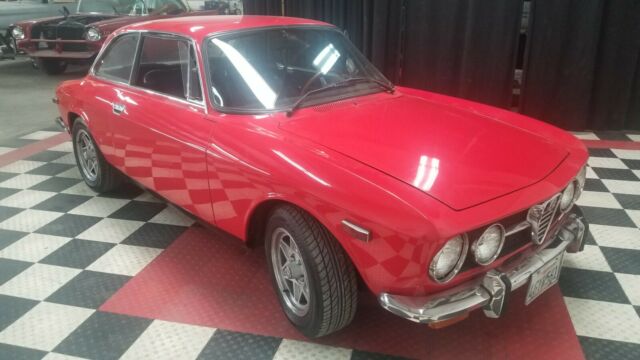 Alfa Romeo GTV 1971 image number 28