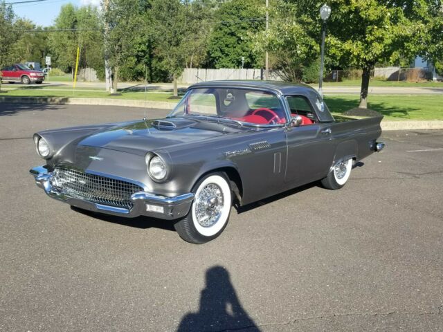 Ford Thunderbird 1957 image number 0