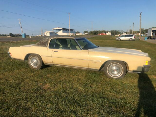 Oldsmobile Toronado 1972 image number 12