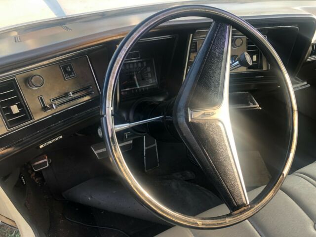 Oldsmobile Toronado 1972 image number 6