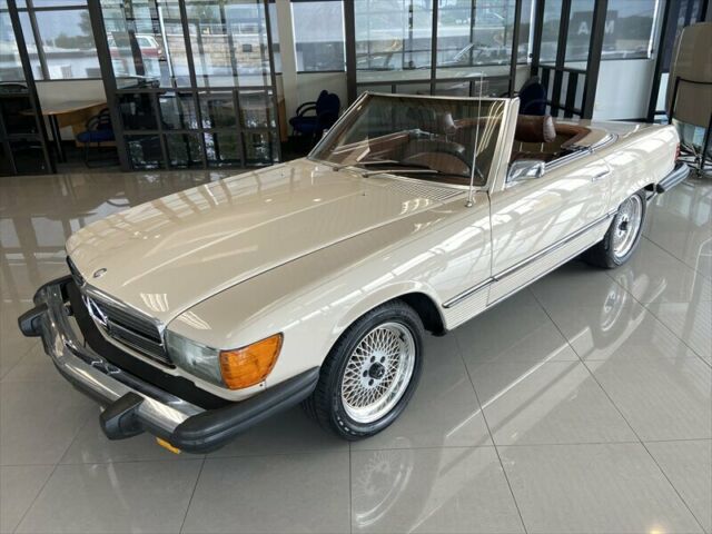 Mercedes-Benz SL-Class 1974 image number 0