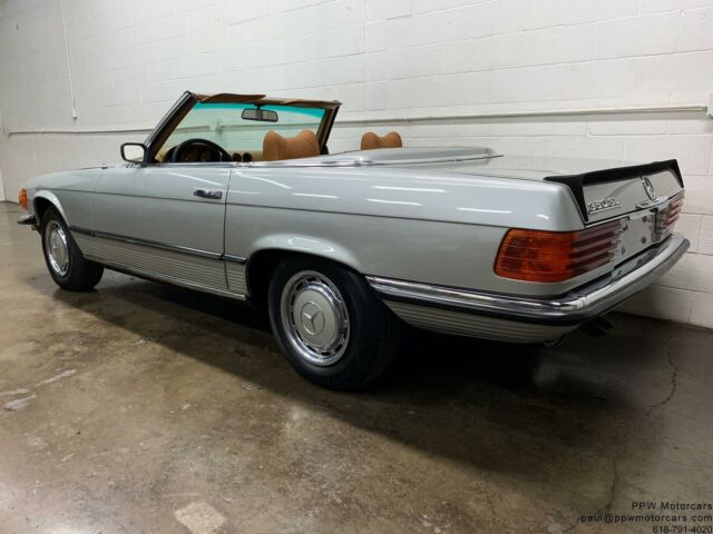 Mercedes-Benz SL-Class 1973 image number 2