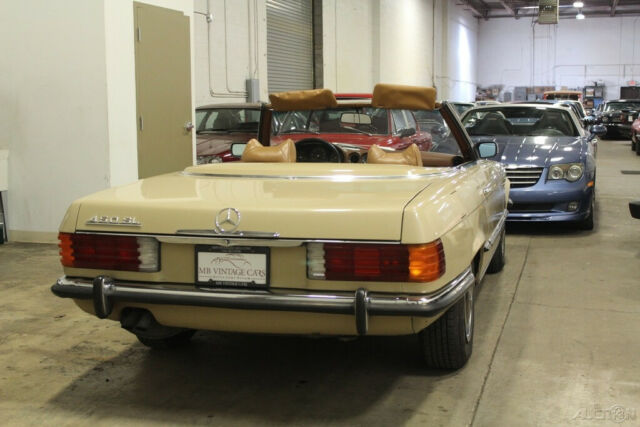 Mercedes-Benz SL-Class 1973 image number 2