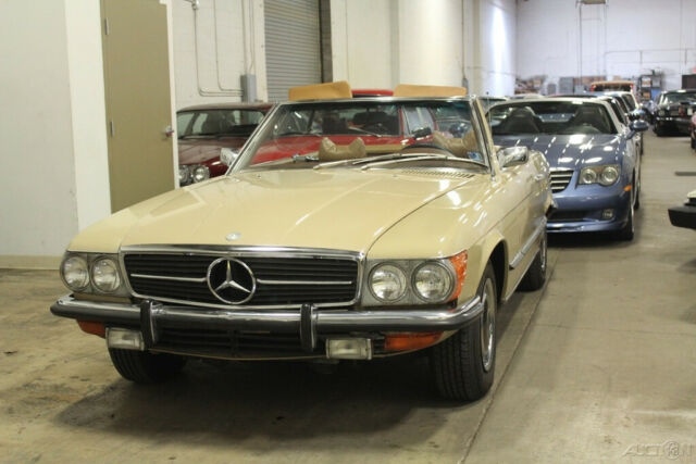 Mercedes-Benz SL-Class 1973 image number 25