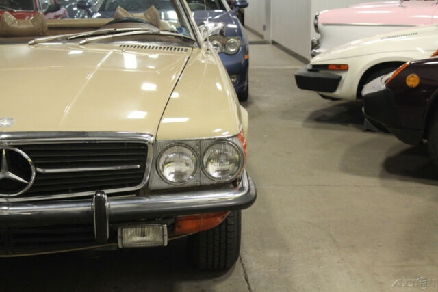 Mercedes-Benz SL-Class 1973 image number 8