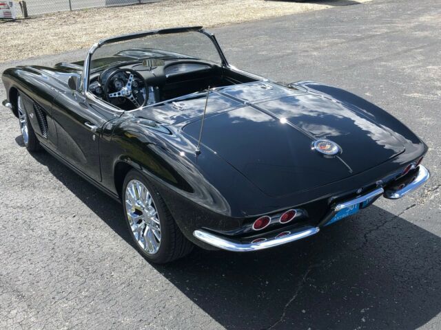 Chevrolet Corvette 1962 image number 21