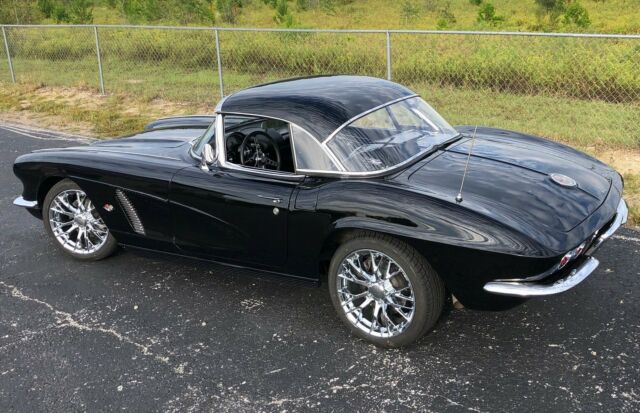 Chevrolet Corvette 1962 image number 23