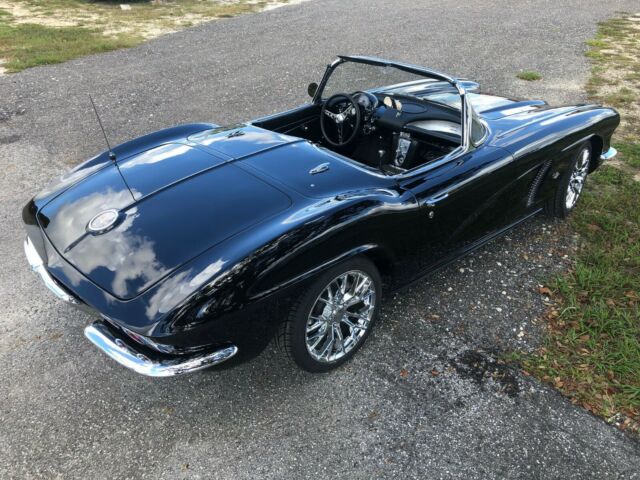 Chevrolet Corvette 1962 image number 26