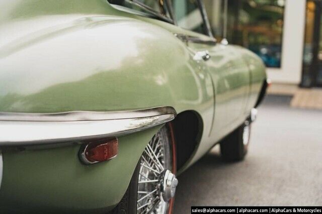 Jaguar E-Type 1969 image number 22