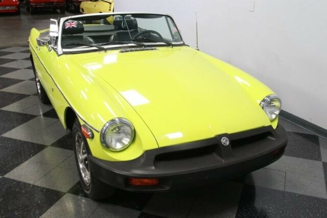 MG MGB 1975 image number 18