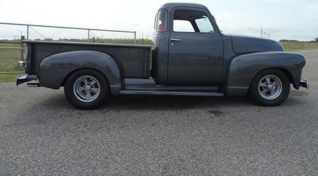 Chevrolet C/K Pickup 3500 1949 image number 3