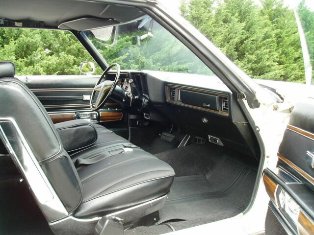 Oldsmobile Ninety-Eight 1971 image number 12