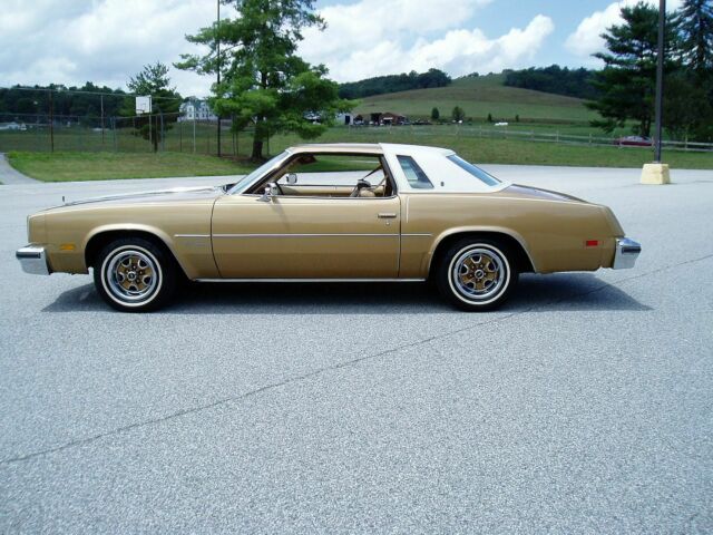 Oldsmobile Cutlass 1977 image number 0