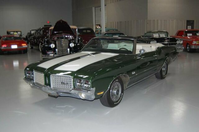 Oldsmobile Cutlass Supreme Convertible 1972 image number 0