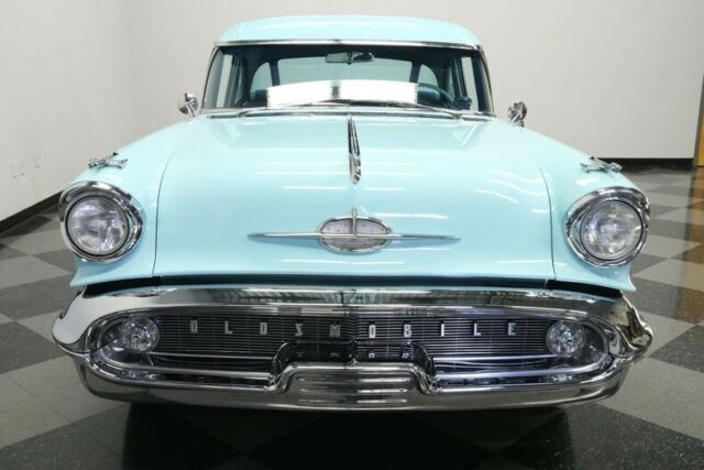 Oldsmobile Ninety-Eight 1957 image number 19