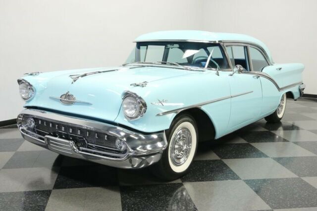 Oldsmobile Ninety-Eight 1957 image number 29