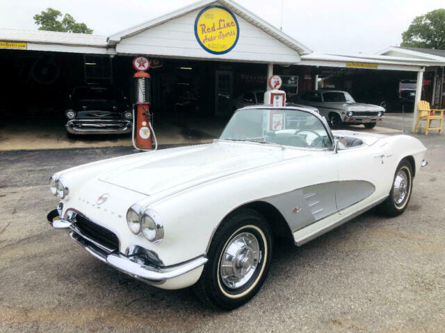 Chevrolet Corvette 1961 image number 21