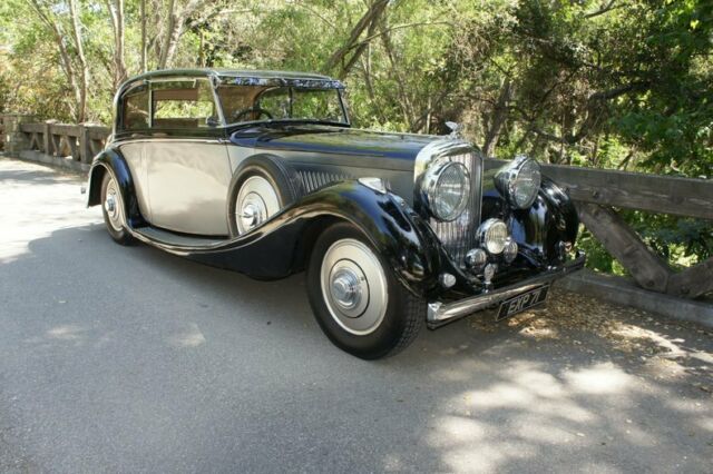 Bentley 4 1/4 Litre H.J. Mulliner Sports Coupe 1938 image number 0